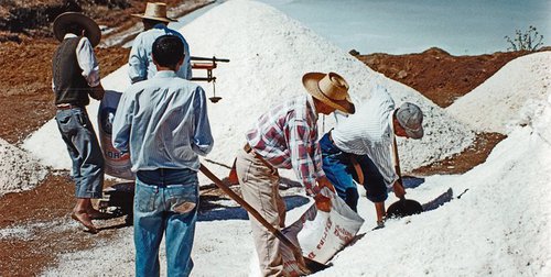 Afiche de "Cultura material e inmaterial de las salinas de Pichilemu / Museo de Rancagua"