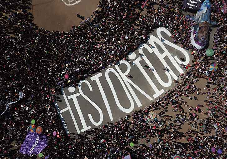 Afiche del evento "Re vueltas Gráficas"