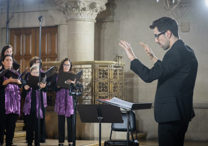 Afiche del evento "Día de los Patrimonios: taller concierto con el Coro de Cámara UC"