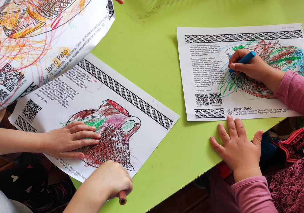 Afiche del evento "Bajo el Chirimoyo - Manualidades para Niñas y Niños"