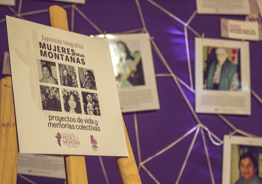 Afiche del evento "Exposición fotográfica Mujeres en las Montañas: proyectos de vida y memorias colectivas"