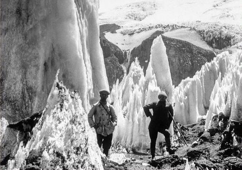 Afiche del evento "Exposición Alcanzar la cumbre. Fotografía de montaña (1927-1942)"