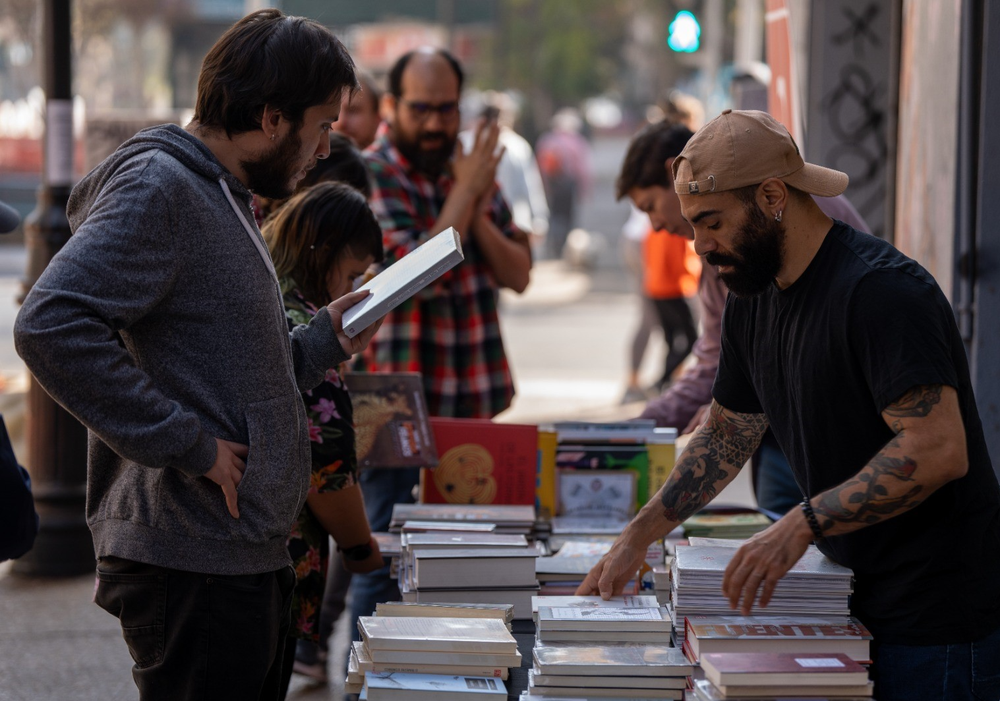 Afiche del evento "Primera Feria de Remate de Libros"