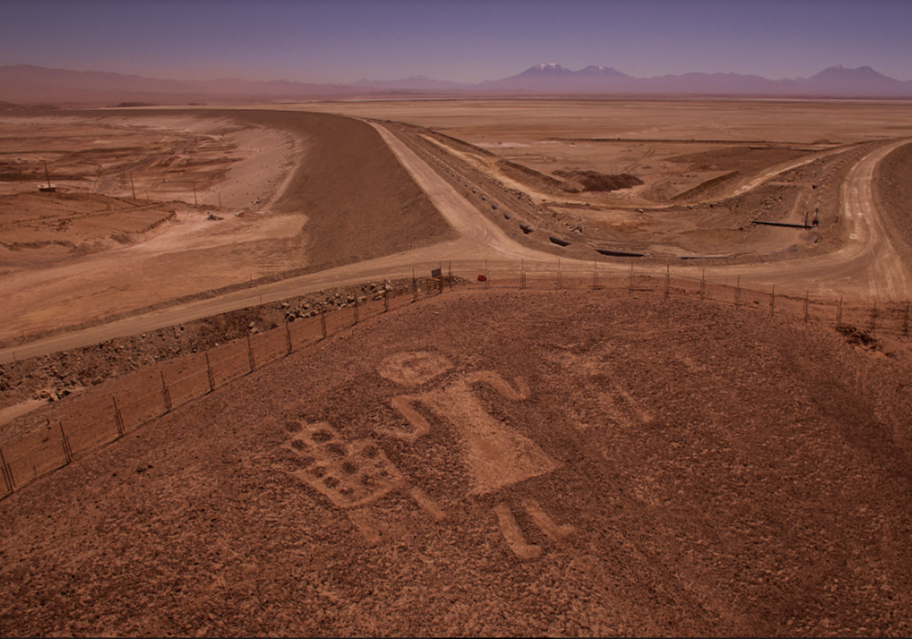Afiche del evento "El pasado presente en el desierto futuro. Las líneas de Atacama"