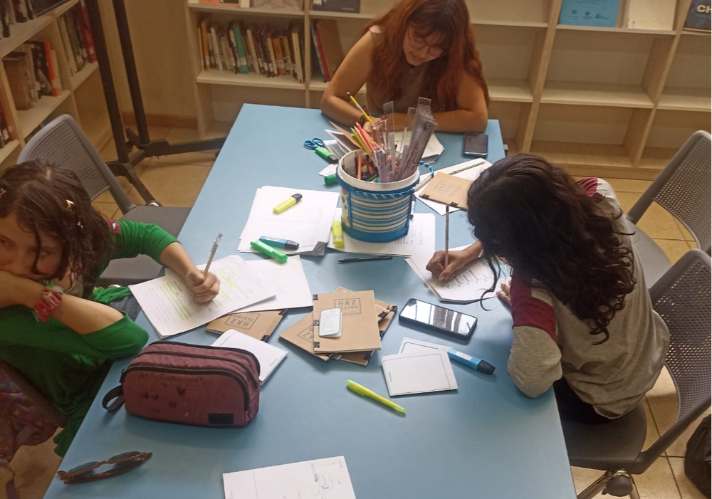 Afiche del evento "Taller de Actuación para jóvenes - Biblioverano"
