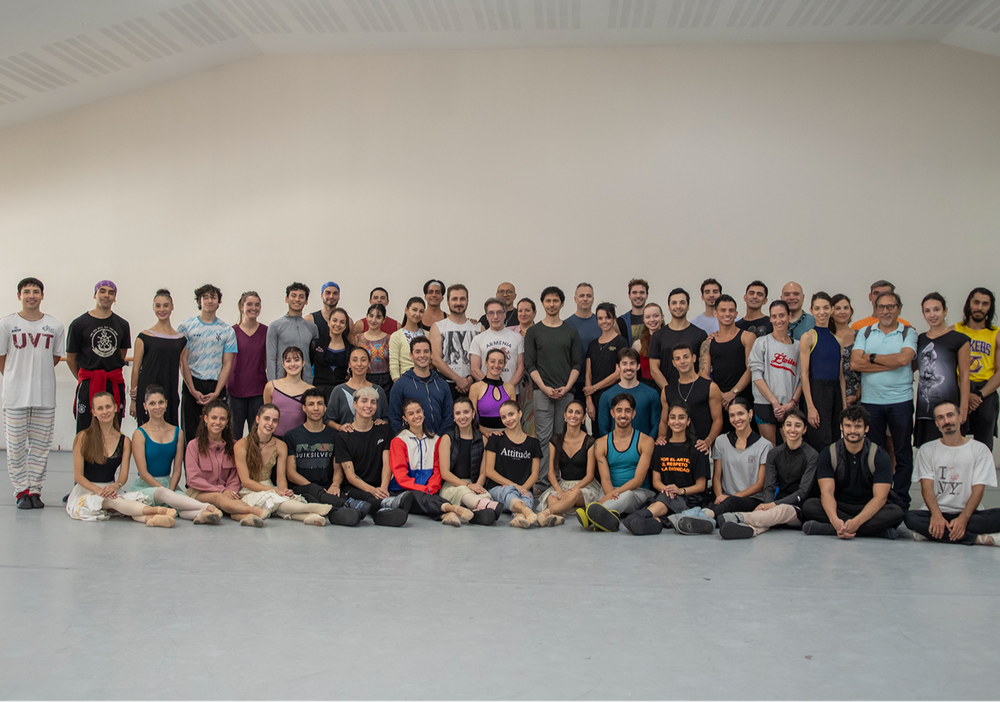 Afiche del evento "Celebra el Día de la Danza junto al Ballet de Santiago"