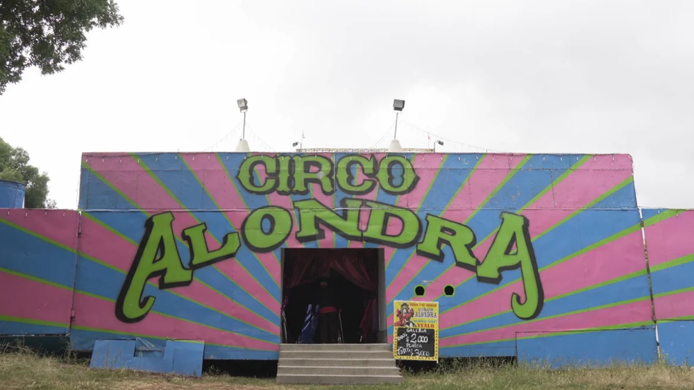 Afiche de "Un viaje por la historia del circo vigente más antiguo de Chile"