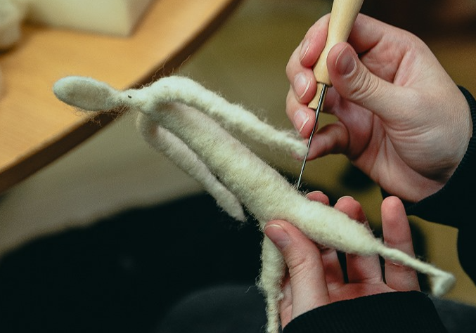 Afiche del evento "Curso de Fieltro Agujado"