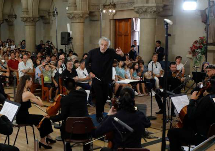 Afiche del evento "(Postergado) Bach Santiago 39: Nicolas Rauss dirige cantata 140"