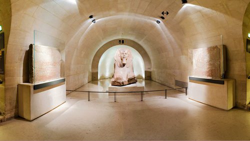Afiche de "El Museo del Louvre te transporta al Antiguo Egipto"