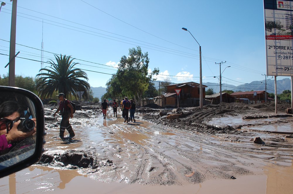 Afiche de "Un libro recopila testimonios sobre los aluviones en Atacama"
